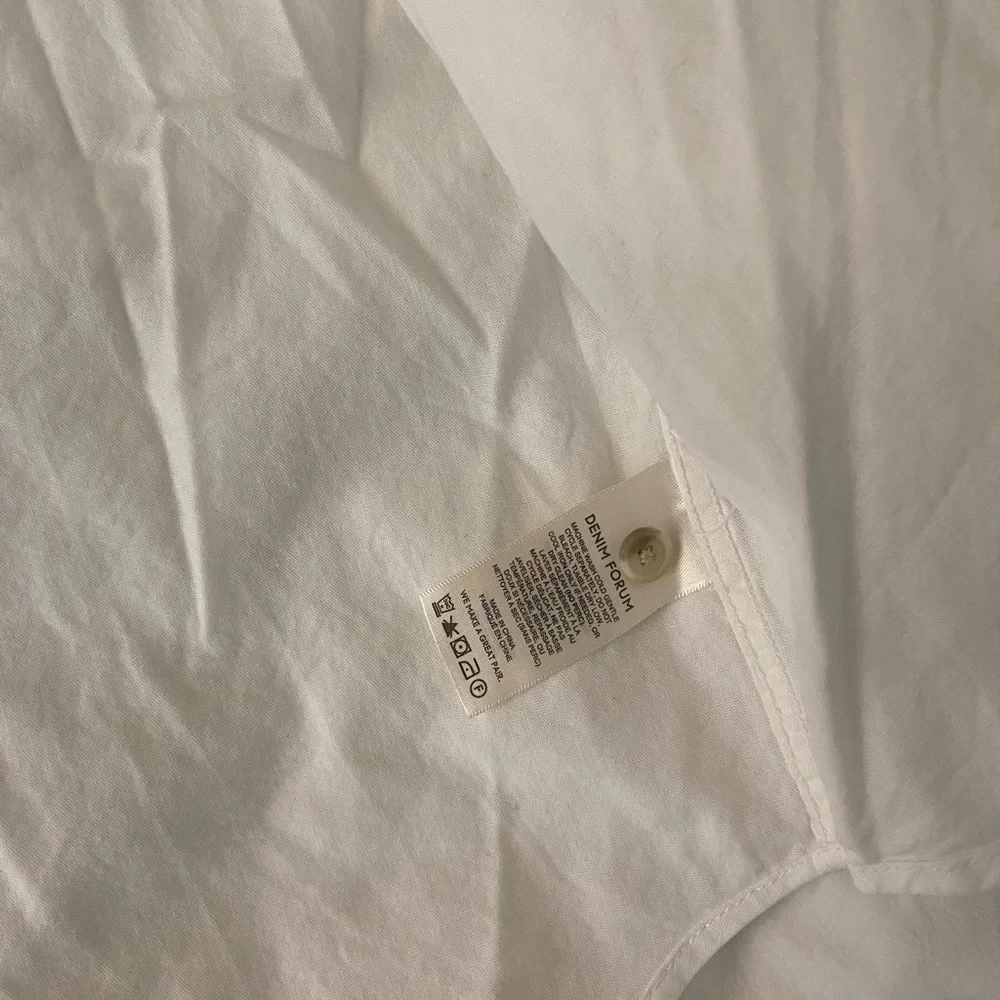 Aritzia denim forum button-up shirt - size S - Picture 4 of 6